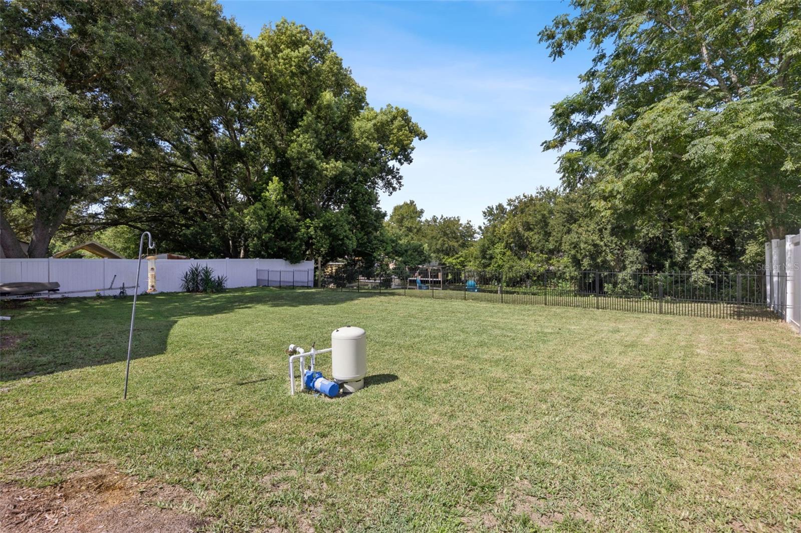 27821 LOIS DRIVE, Tavares, FL 32778