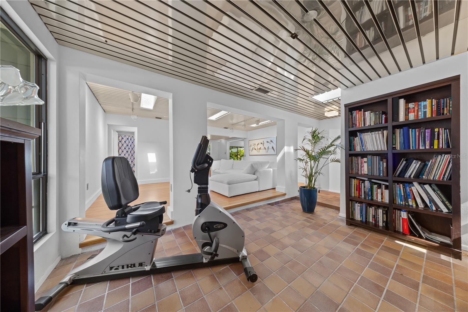 932 N HYER AVENUE, Orlando, FL 32803