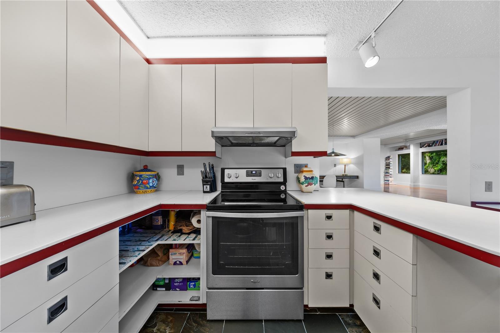 932 N HYER AVENUE, Orlando, FL 32803