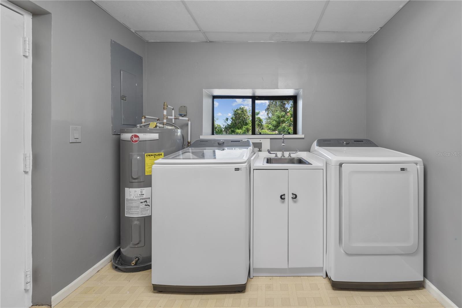 932 N HYER AVENUE, Orlando, FL 32803
