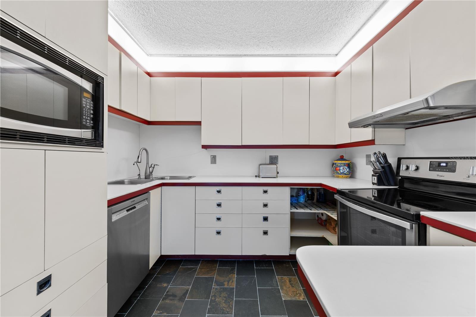 932 N HYER AVENUE, Orlando, FL 32803