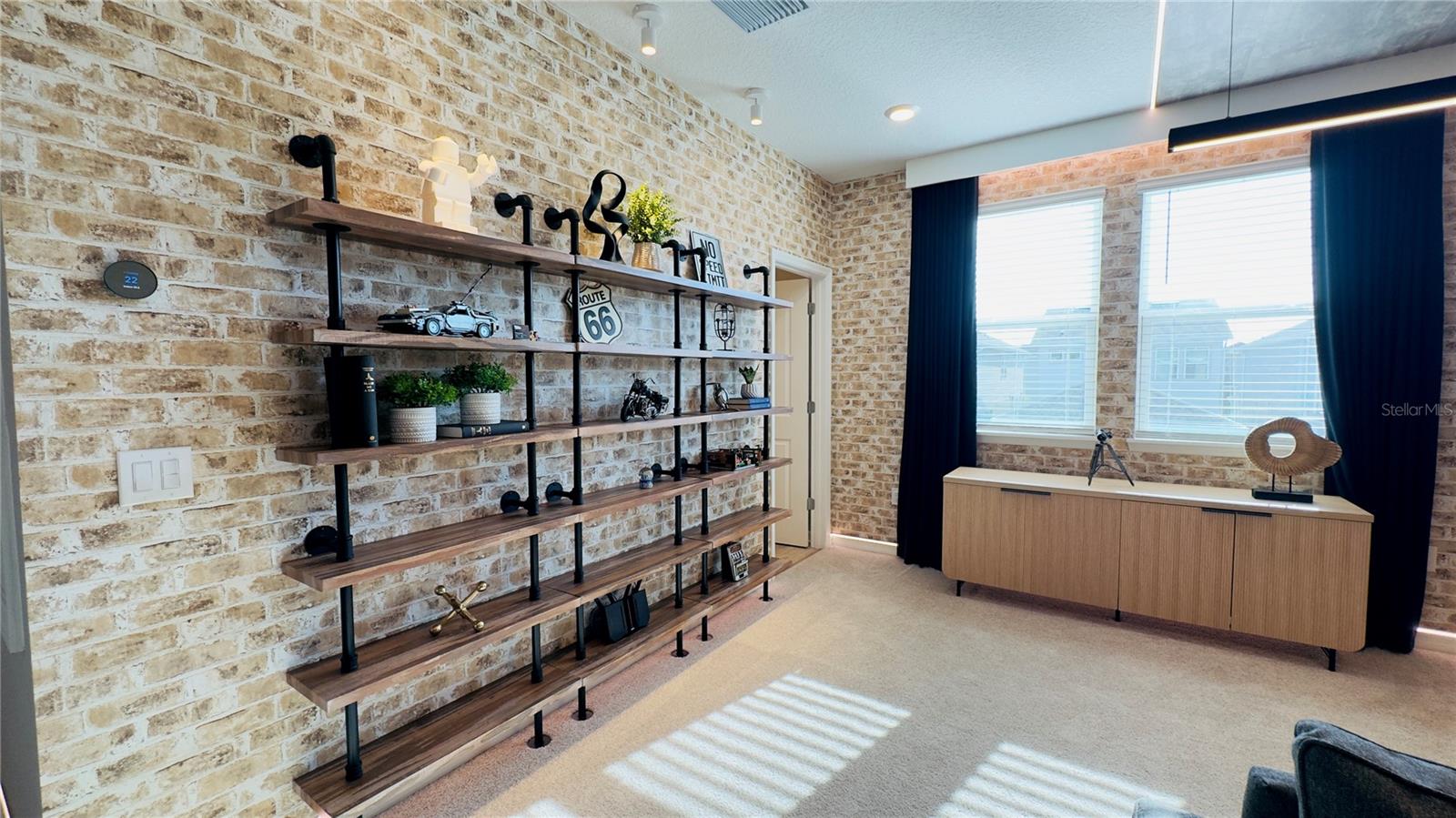Independent studio above the garage