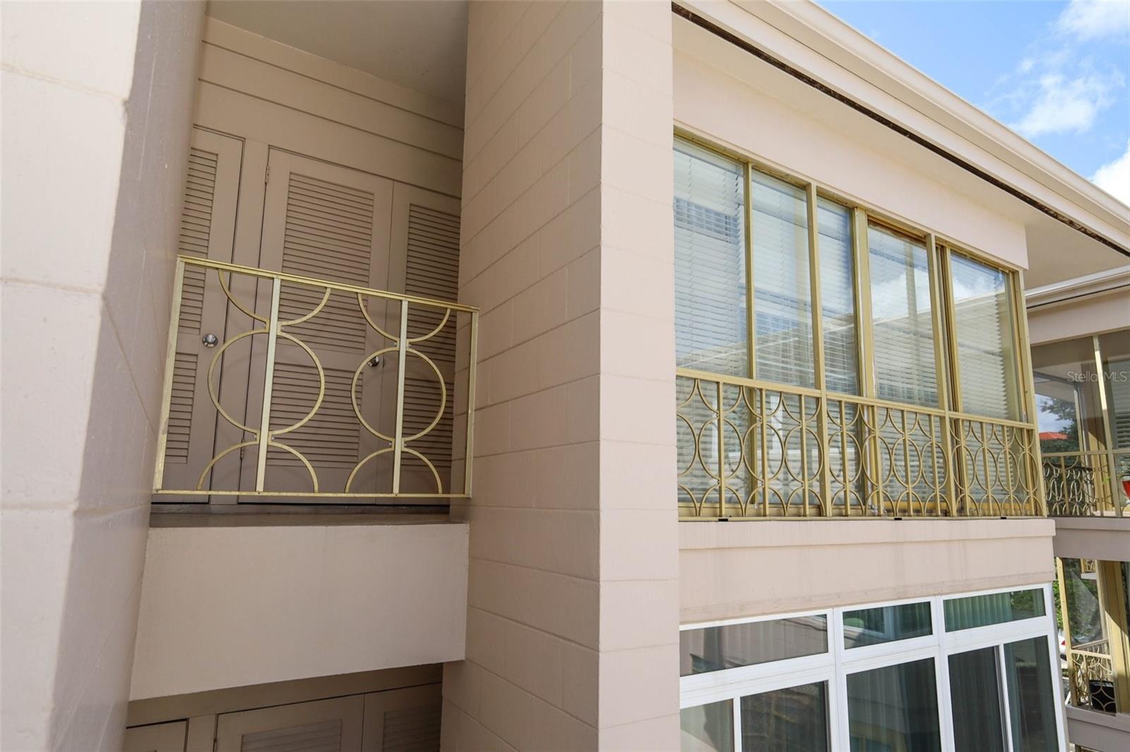 Rear view with back stairway to pool