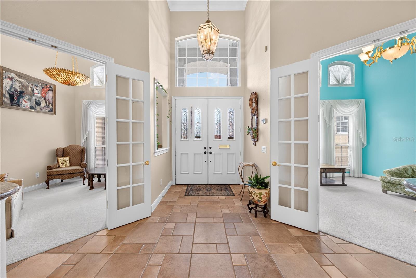 Grand entrance with a 14' ceiling.