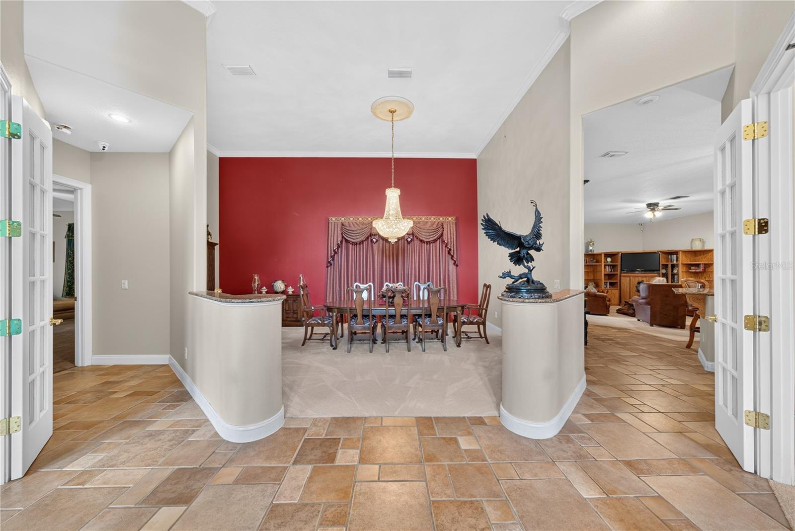Dining room.