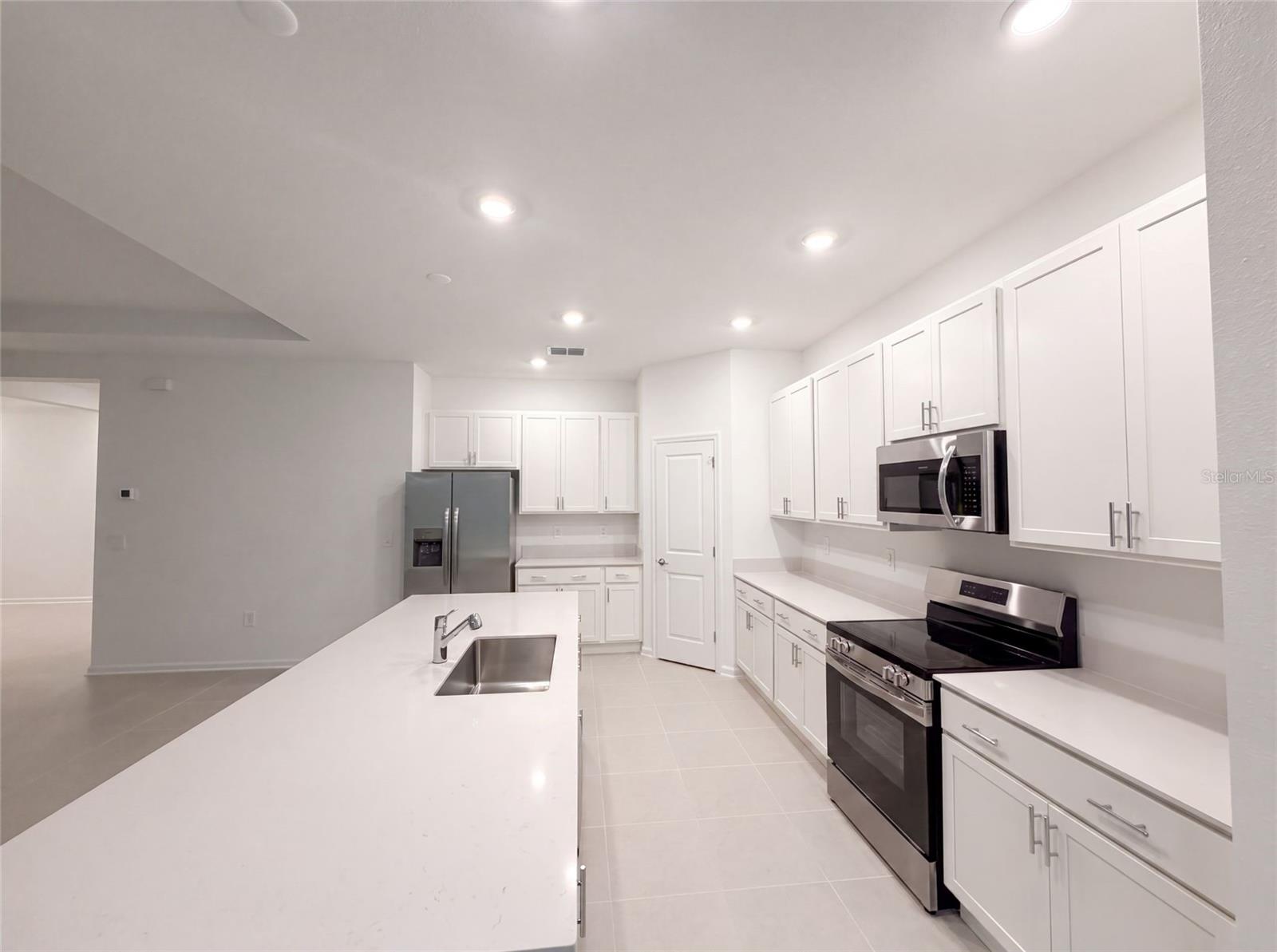 669 TUNDRA LOOP, Groveland, FL 34736 669 TUNDRA LOOP, Groveland, FL 34736