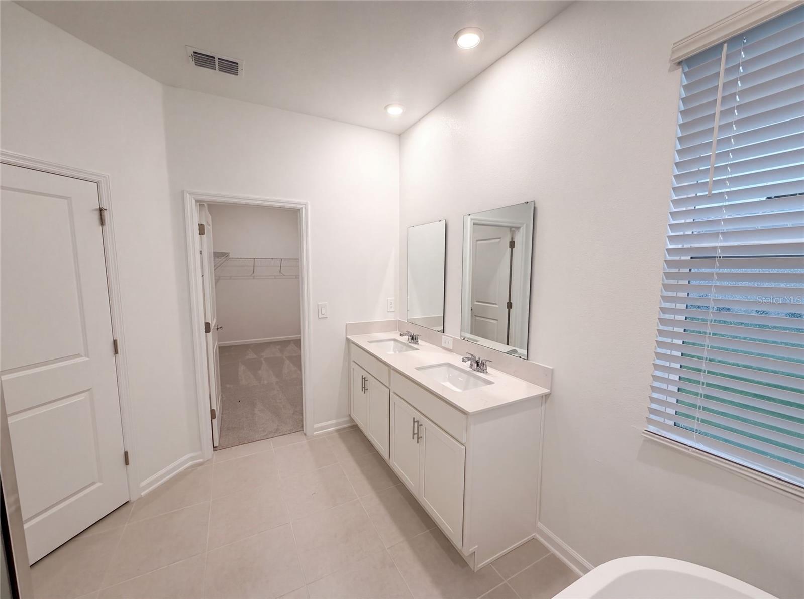 669 TUNDRA LOOP, Groveland, FL 34736