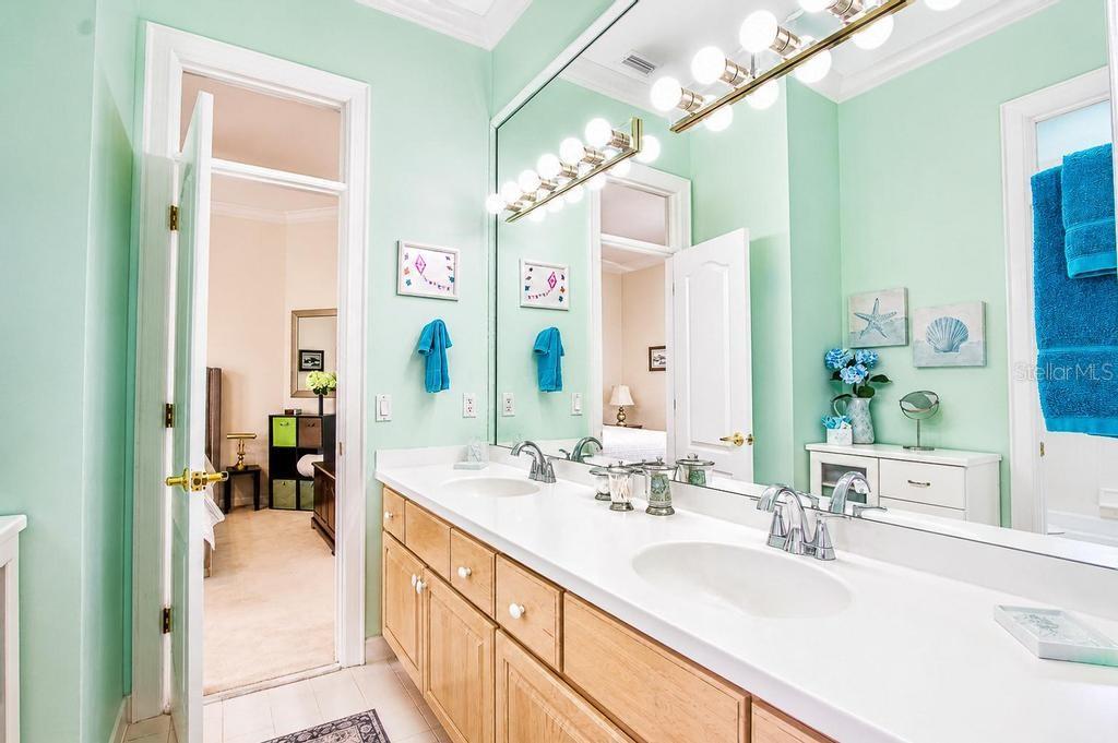 9606 CAMBERLEY CIRCLE, Orlando, FL 32836