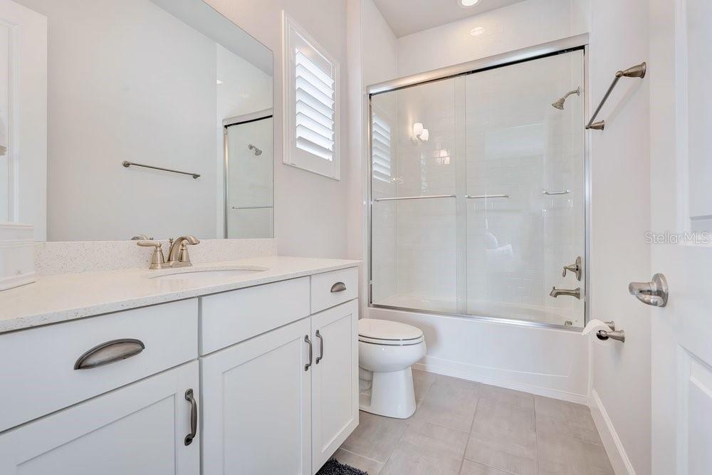 En-suite bathroom #2