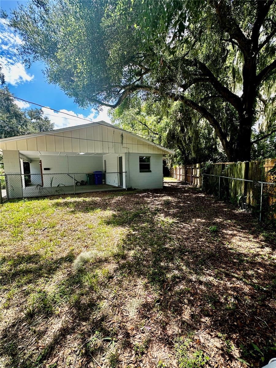 1305 ORANGE AVENUE, Tavares, FL 32778