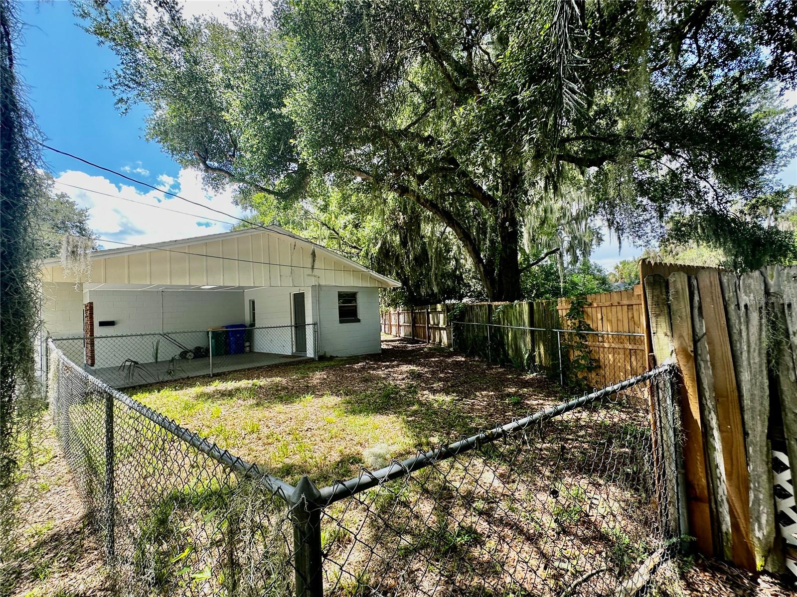 1305 ORANGE AVENUE, Tavares, FL 32778