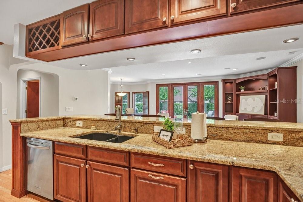 Ample counter and cabinet space