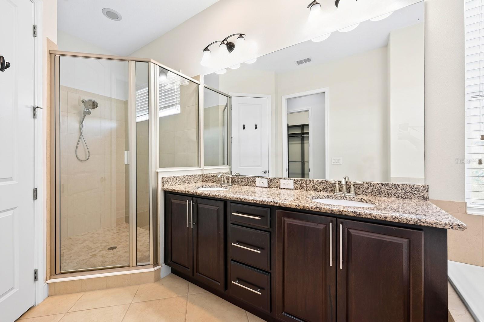 Primary en-suite bath.