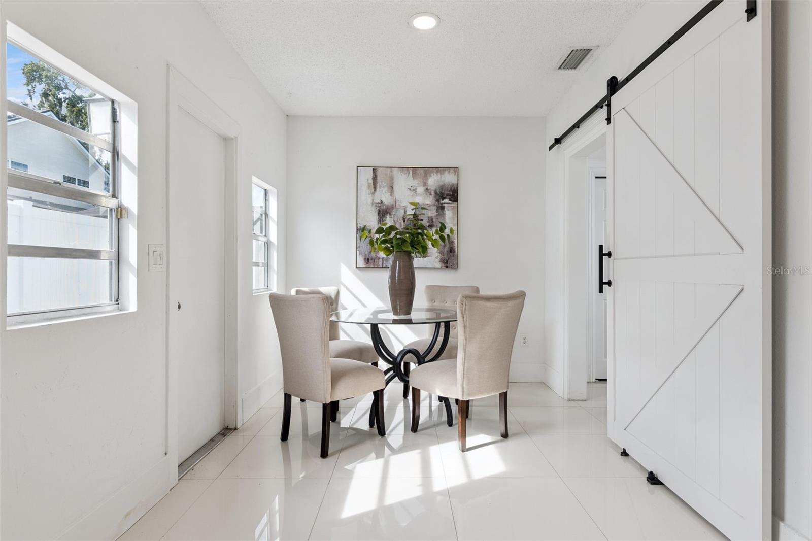 Guest House Dinette