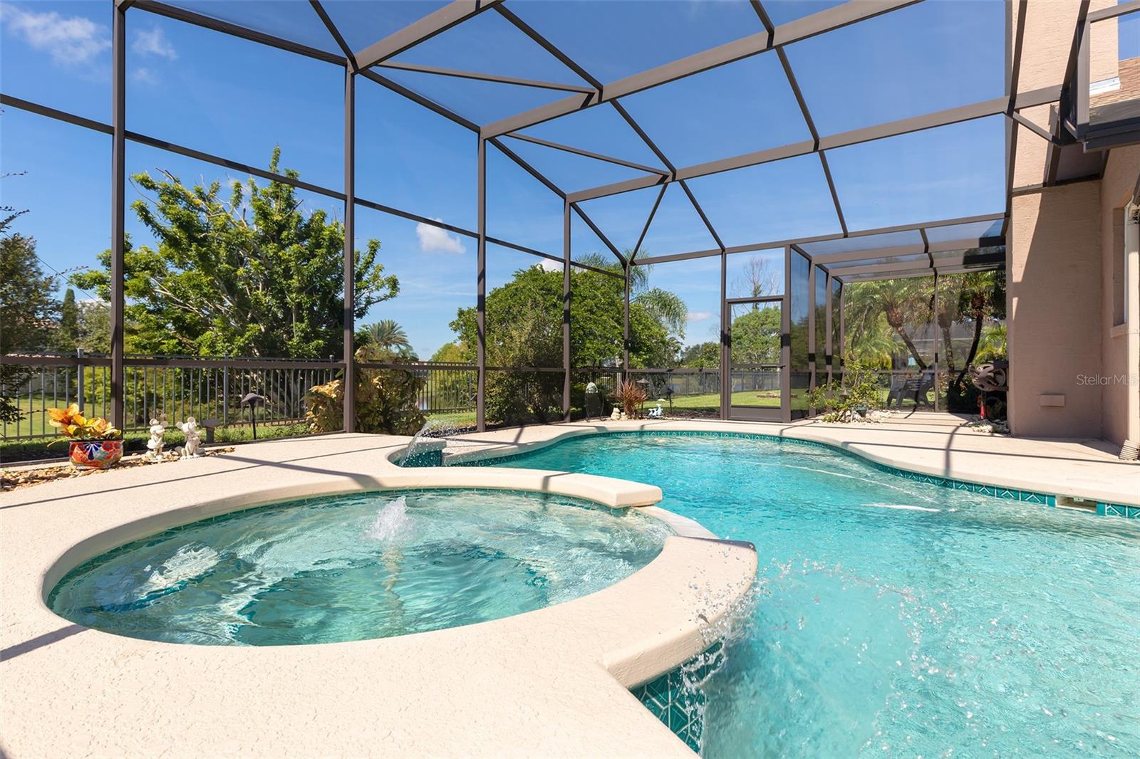 Pool & Spa