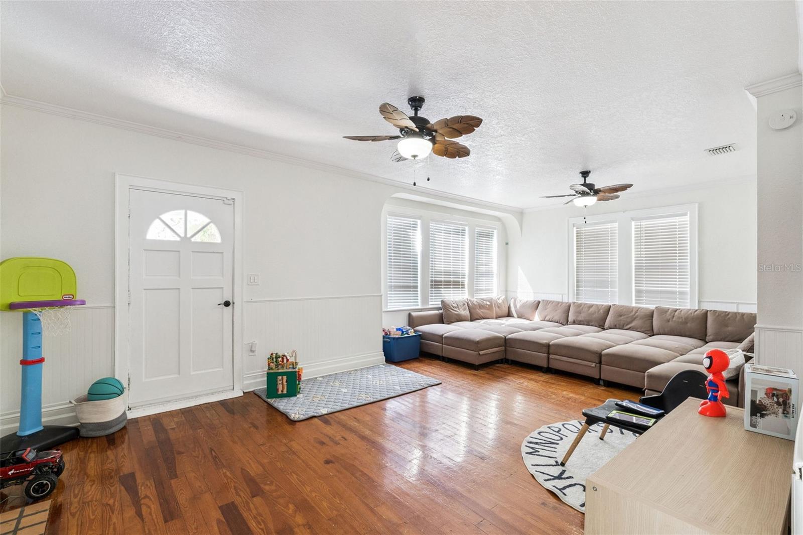 317 E MAIN STREET, Tavares, FL 32778