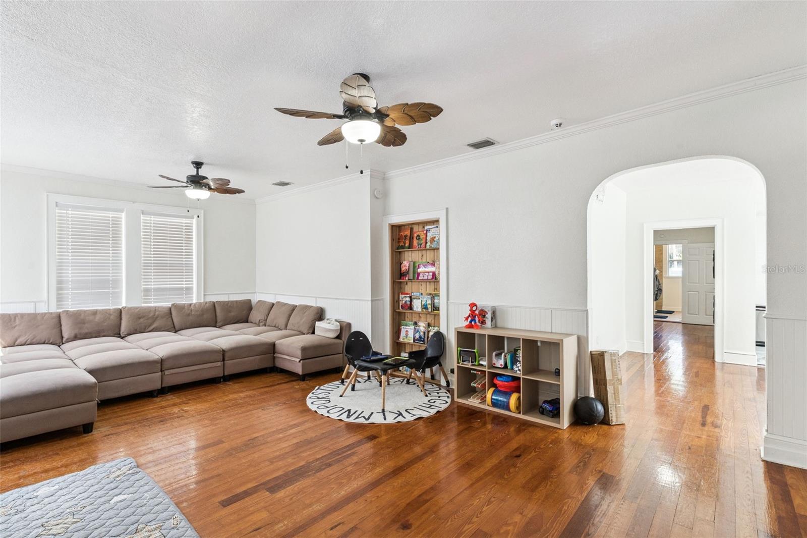 317 E MAIN STREET, Tavares, FL 32778