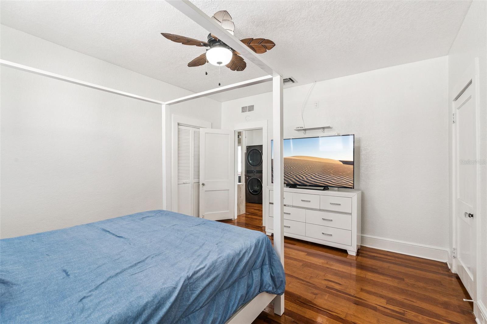 317 E MAIN STREET, Tavares, FL 32778