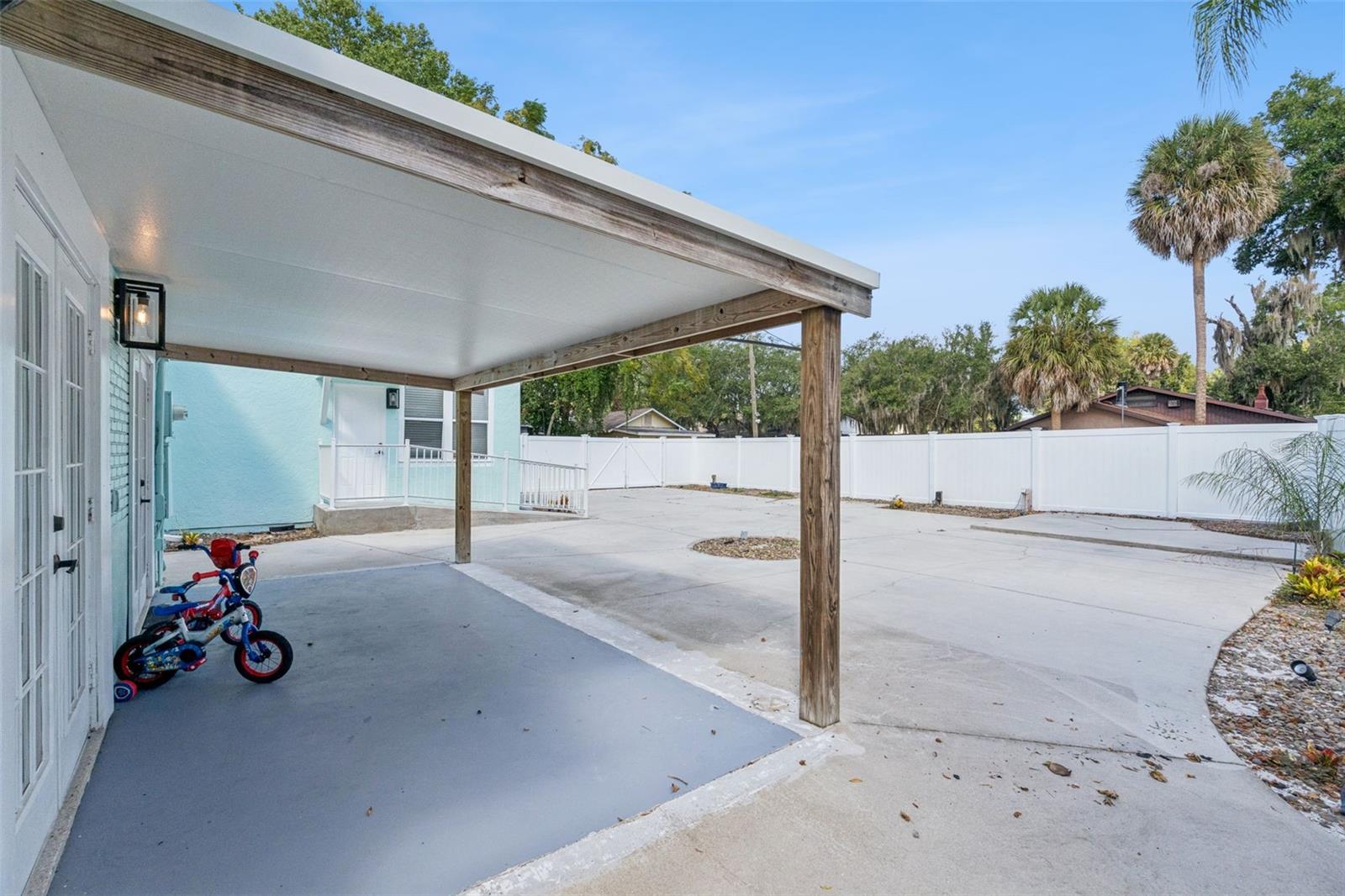 317 E MAIN STREET, Tavares, FL 32778
