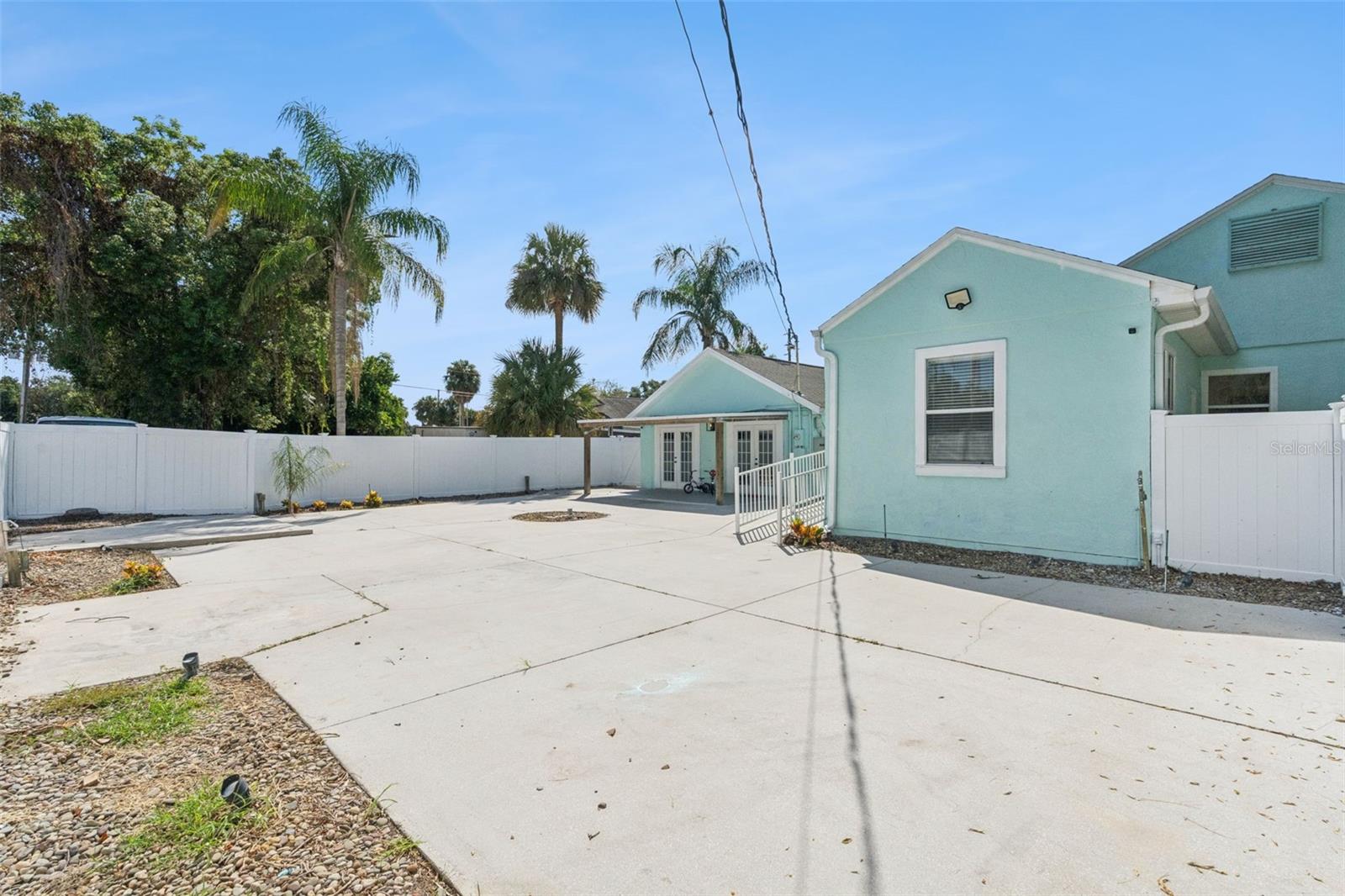317 E MAIN STREET, Tavares, FL 32778