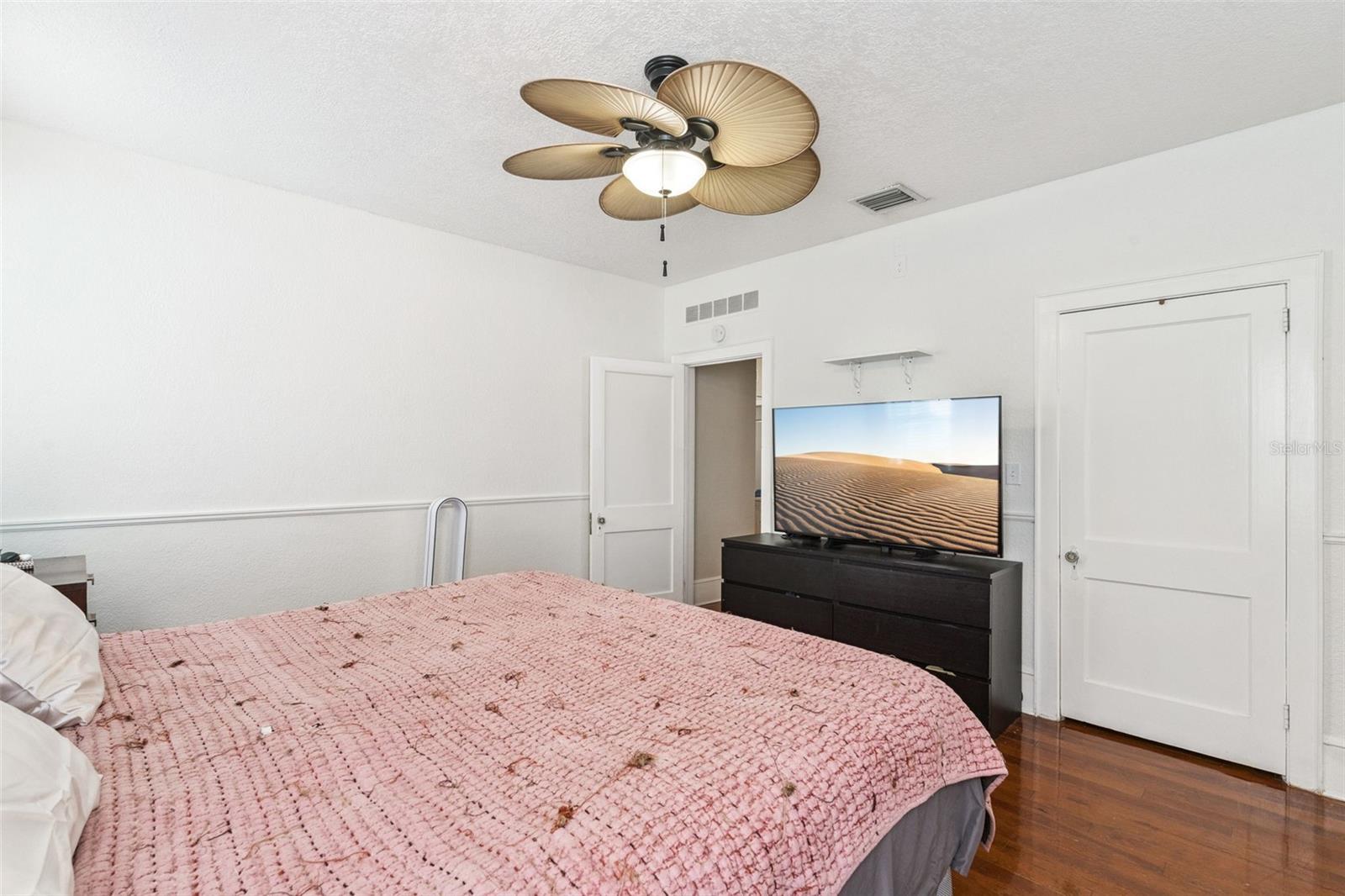 317 E MAIN STREET, Tavares, FL 32778
