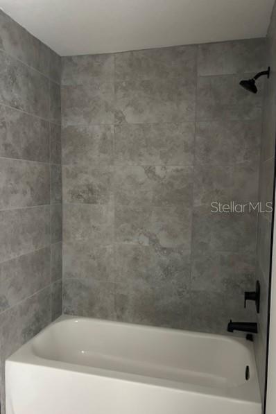 guest bath with tub/shower combo