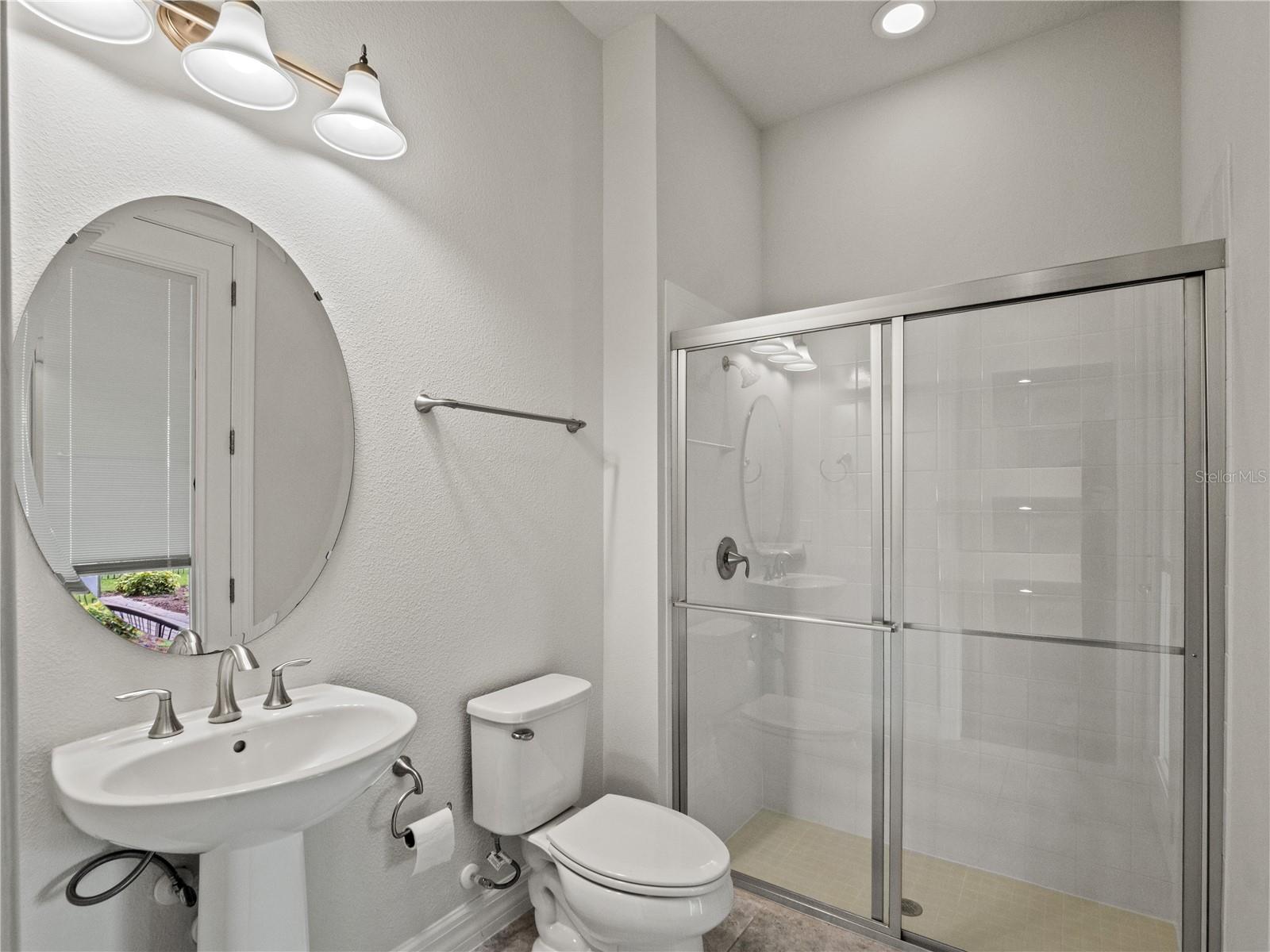 Full Bath with Lanai Access
