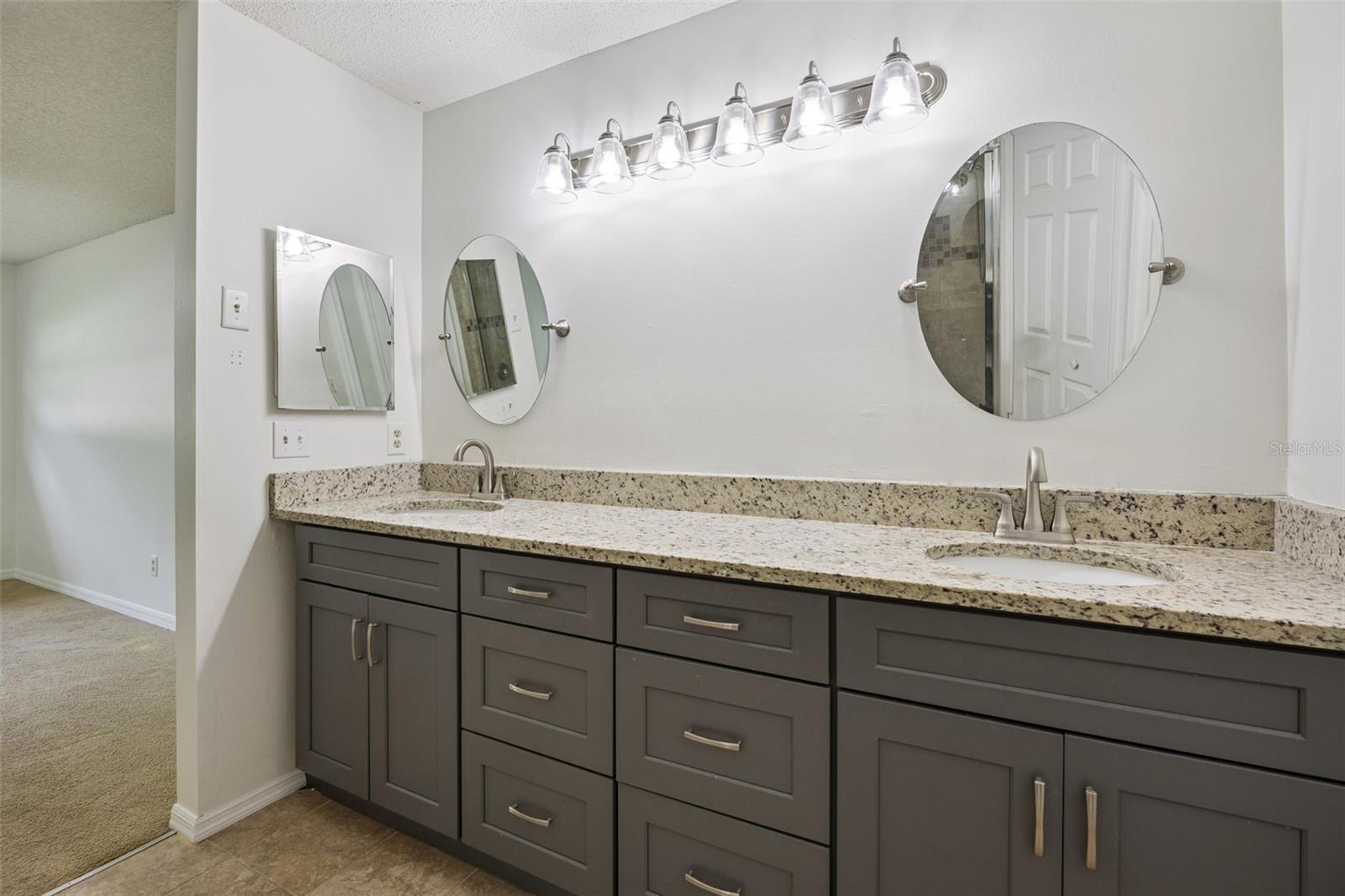 Primary bedroom Dual sink/vanity