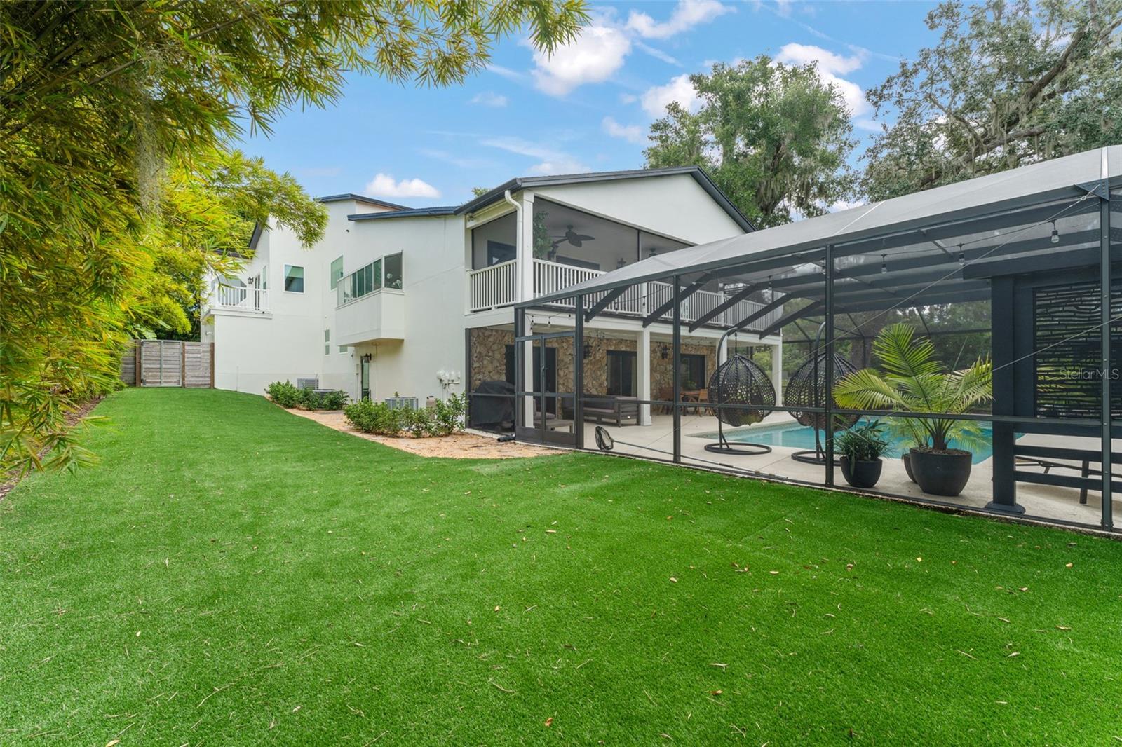Large side yard with astroturf..