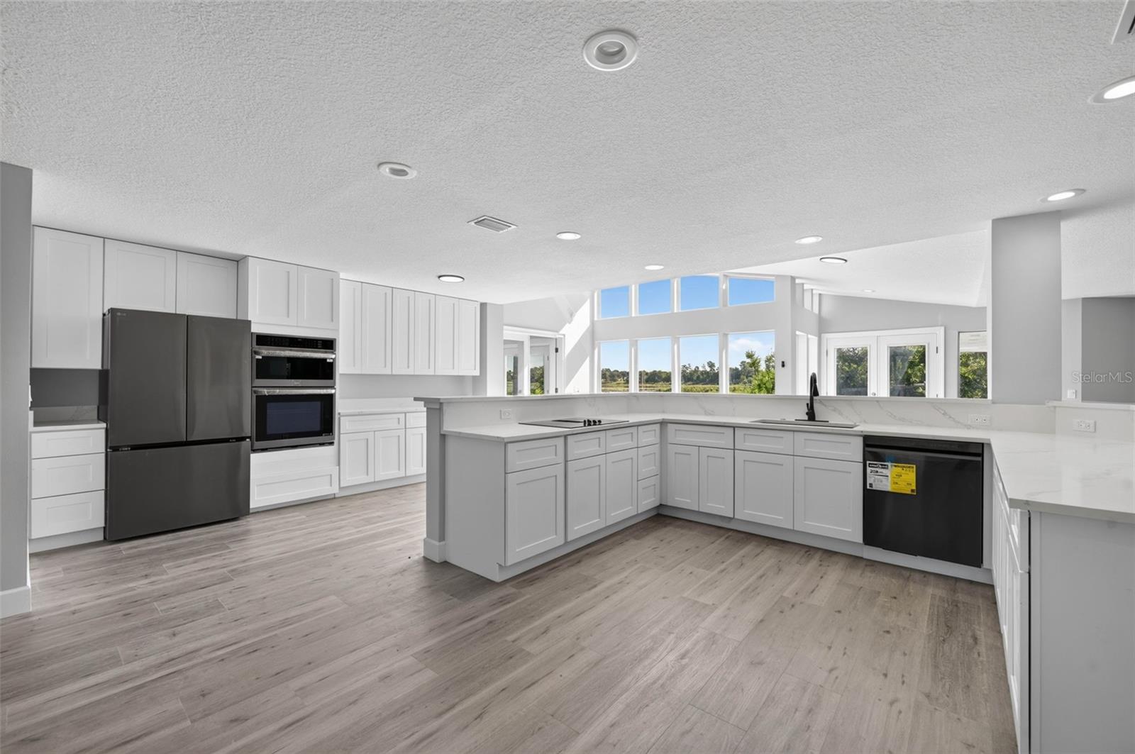 Updated Appliances & Quartz Countertops