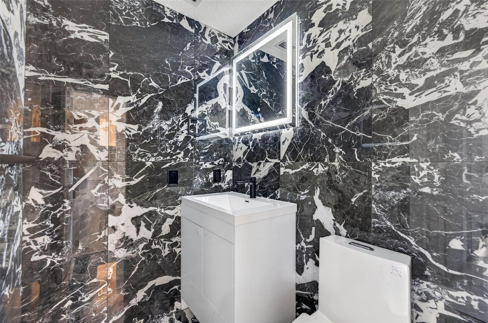 1/2 Bath