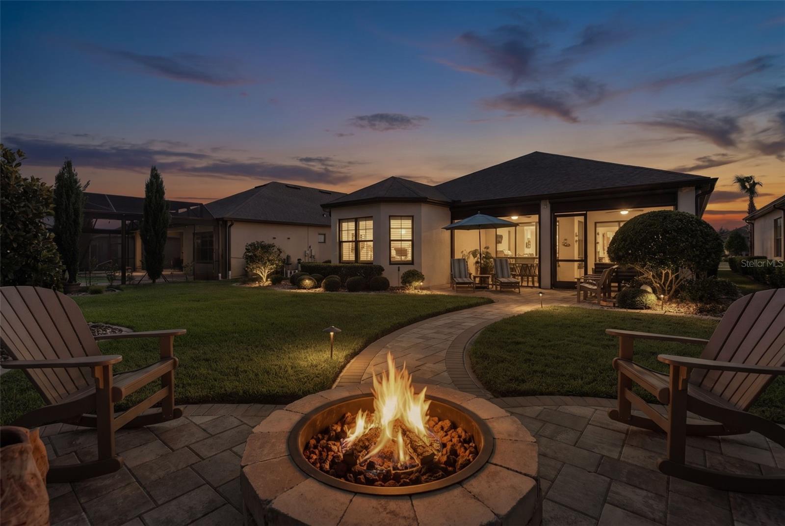 Enjoy relaxing around the firepit with family or friends. Isn't this beautiful? Enjoy relaxing around the firepit with family or friends. Isn't this beautiful?