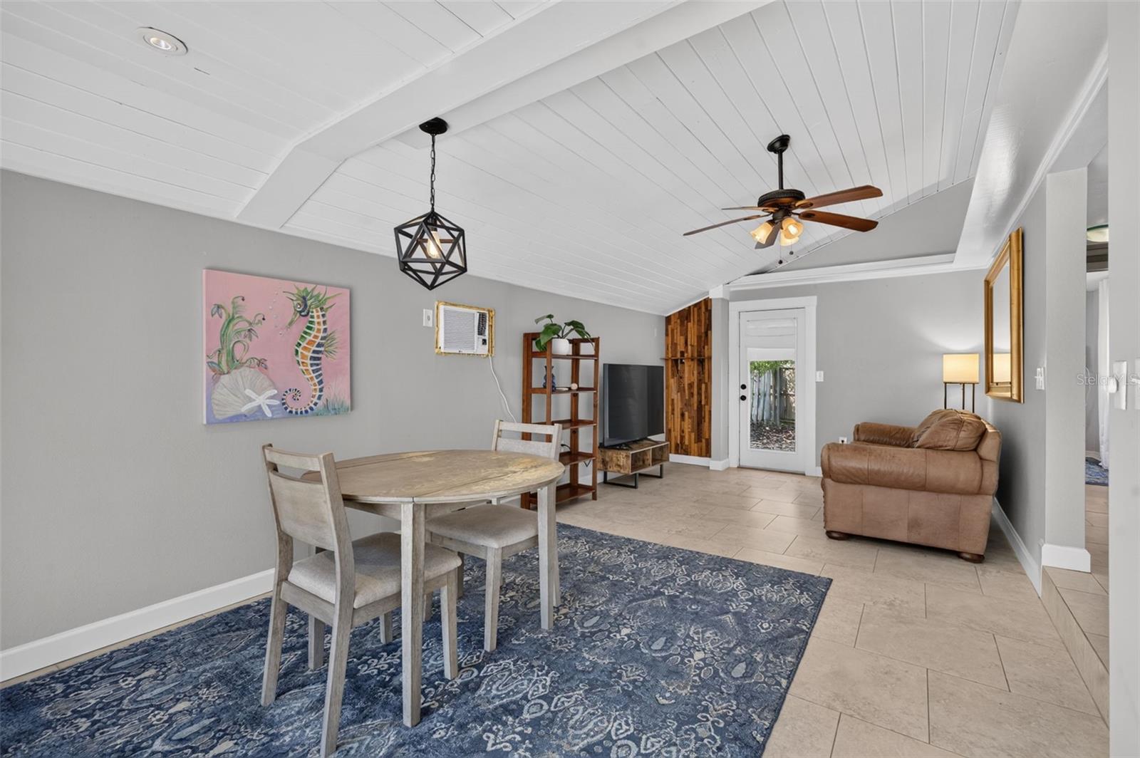 Guest cottage living & dining