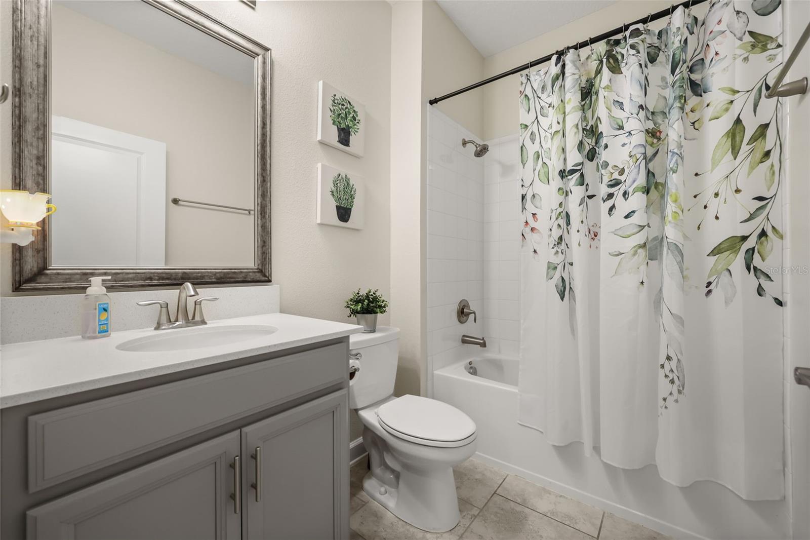 Bathroom (downstairs)