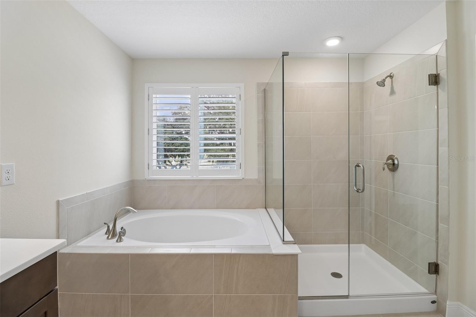 Primary en-suite bath.