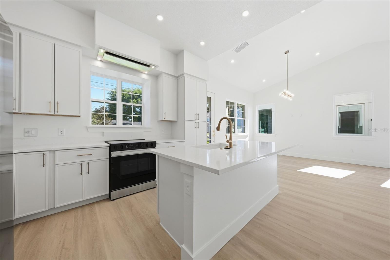 1514 WILSON AVENUE, Orlando, FL 32804