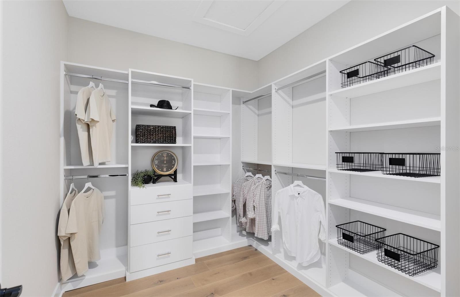 Actual home photo. Colors, finishes, textures and options may appear differently in person due to variations in monitors and viewing devices.