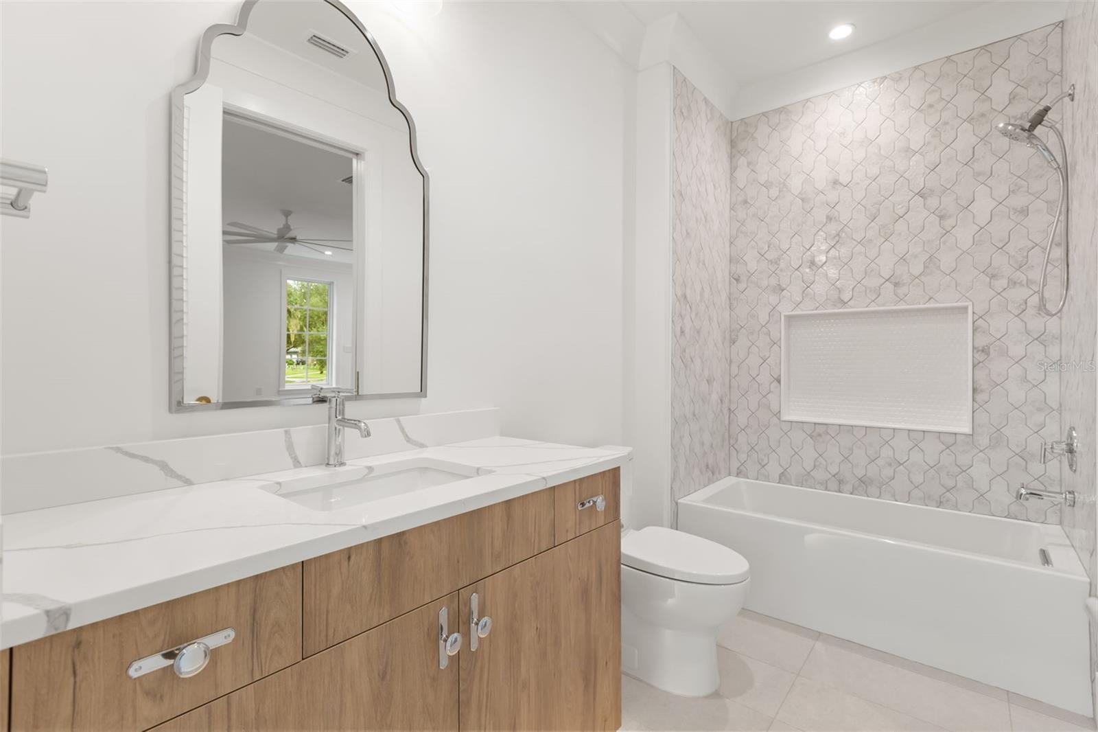 3207 Middlesex Rd. upstairs bathroom