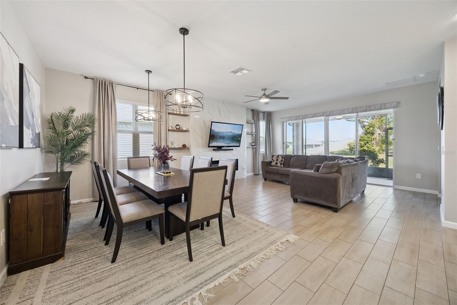 Dining / Living Room Combo Dining / Living Room Combo