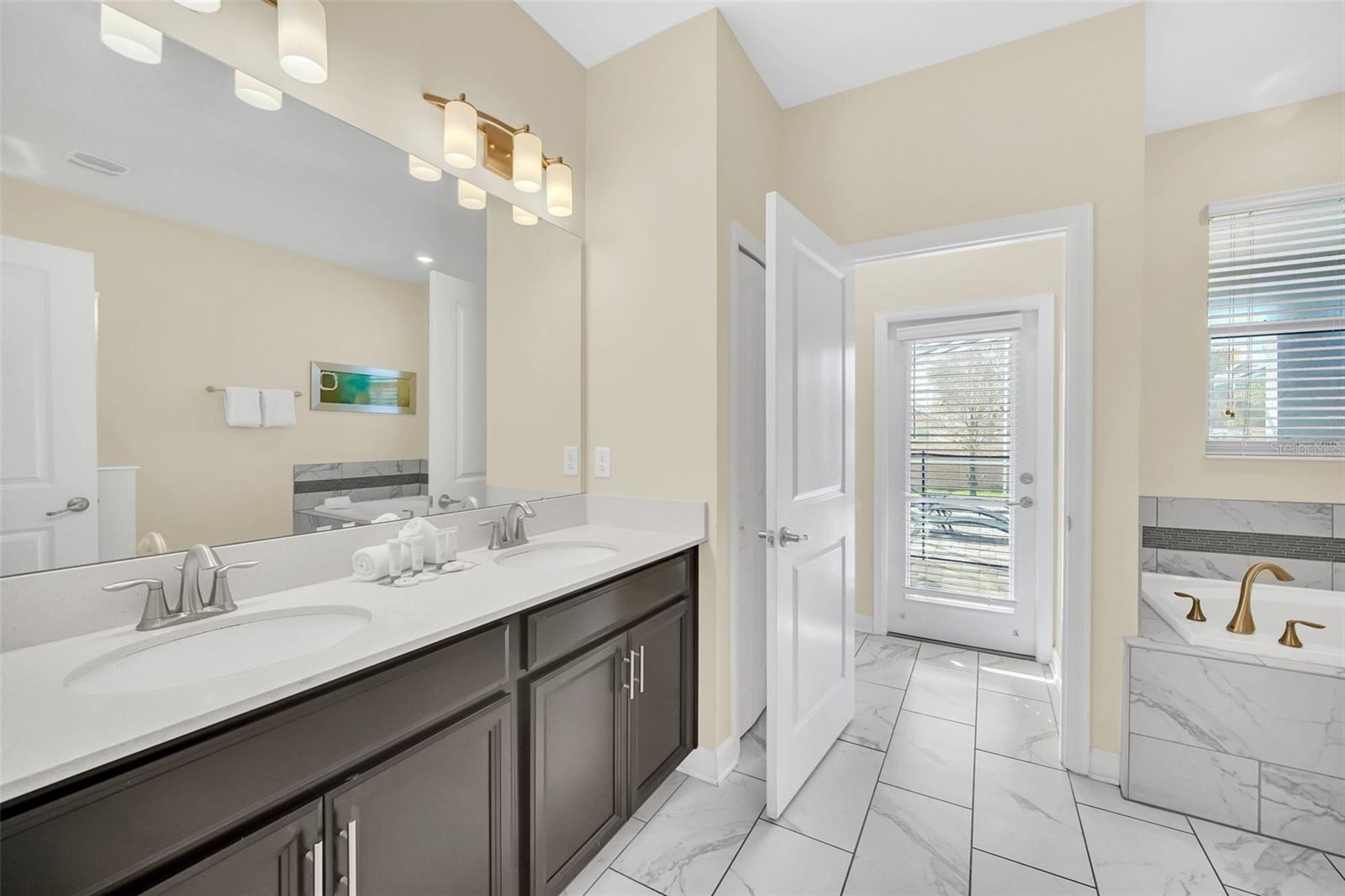 1652 MOON VALLEY DRIVE, Davenport, FL 33896