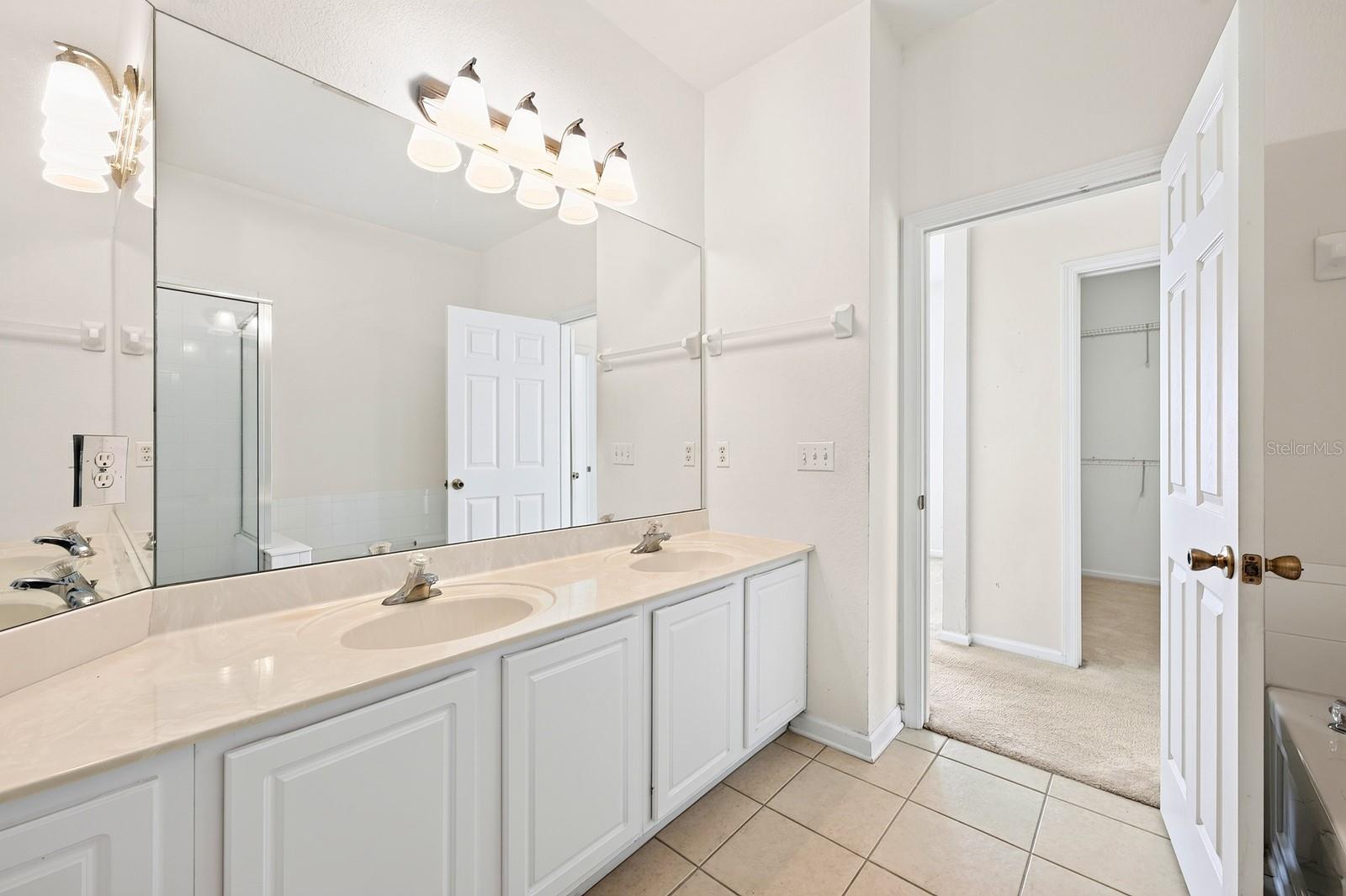 Primary en-suite bath.