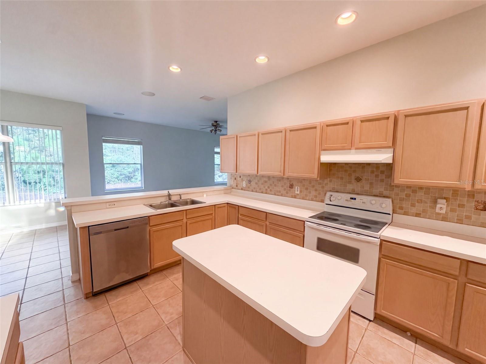 27 RUSSMAN LANE, Palm Coast, FL 32164 27 RUSSMAN LANE, Palm Coast, FL 32164