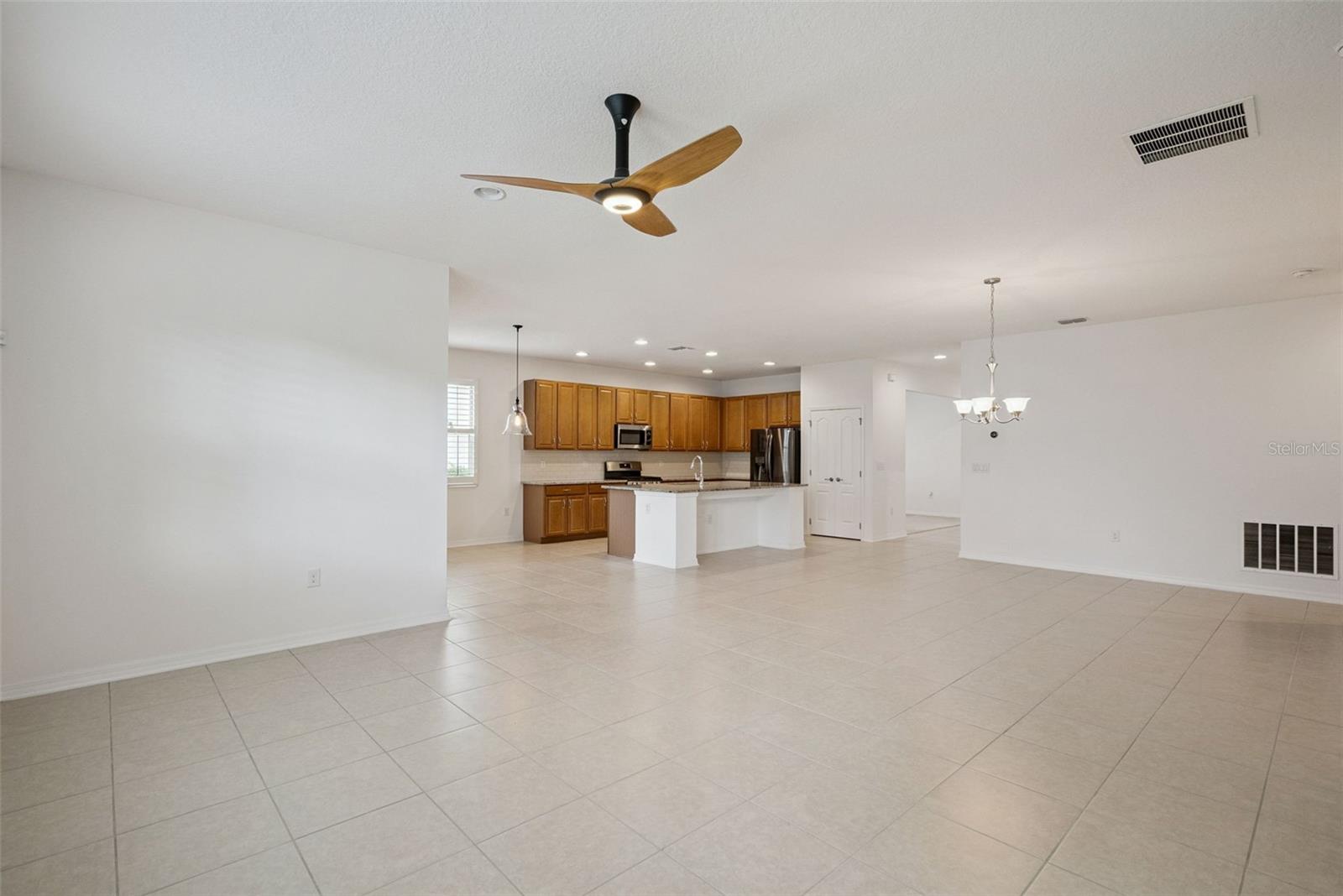 211 LUGANO WAY, Debary, FL 32713