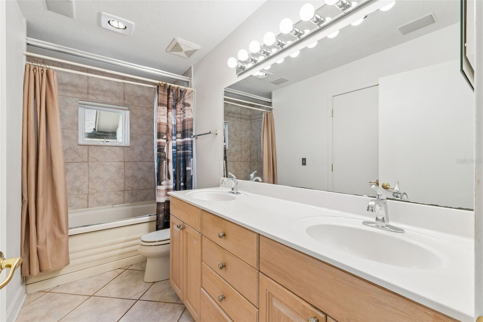Full-size hallway bathroom serving the three first-level bedrooms.