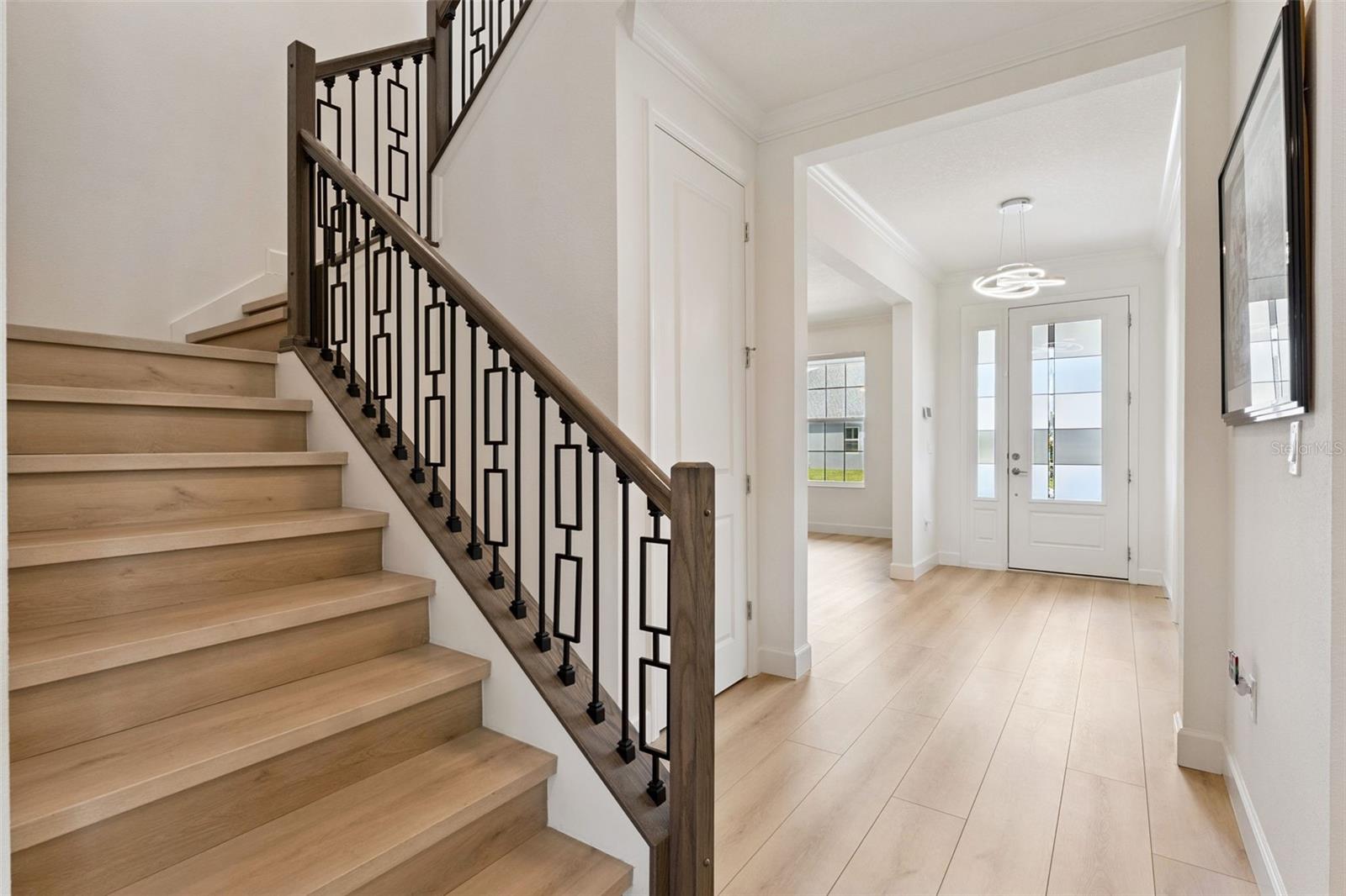 Foyer & Staircase Foyer & Staircase
