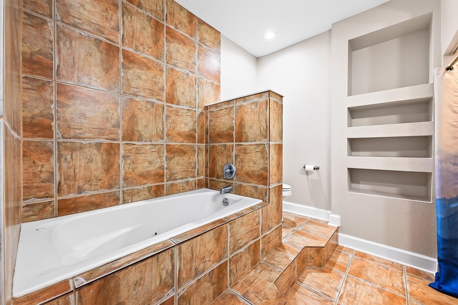 Primary en-suite bath.