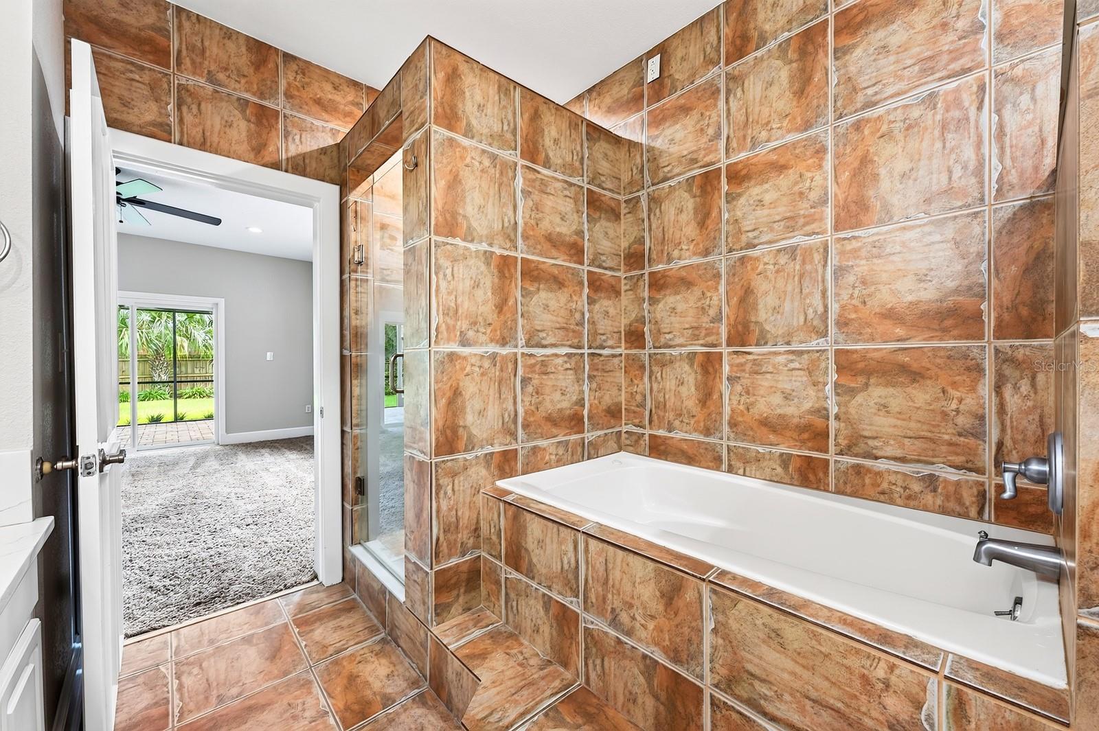 Primary en-suite bath.