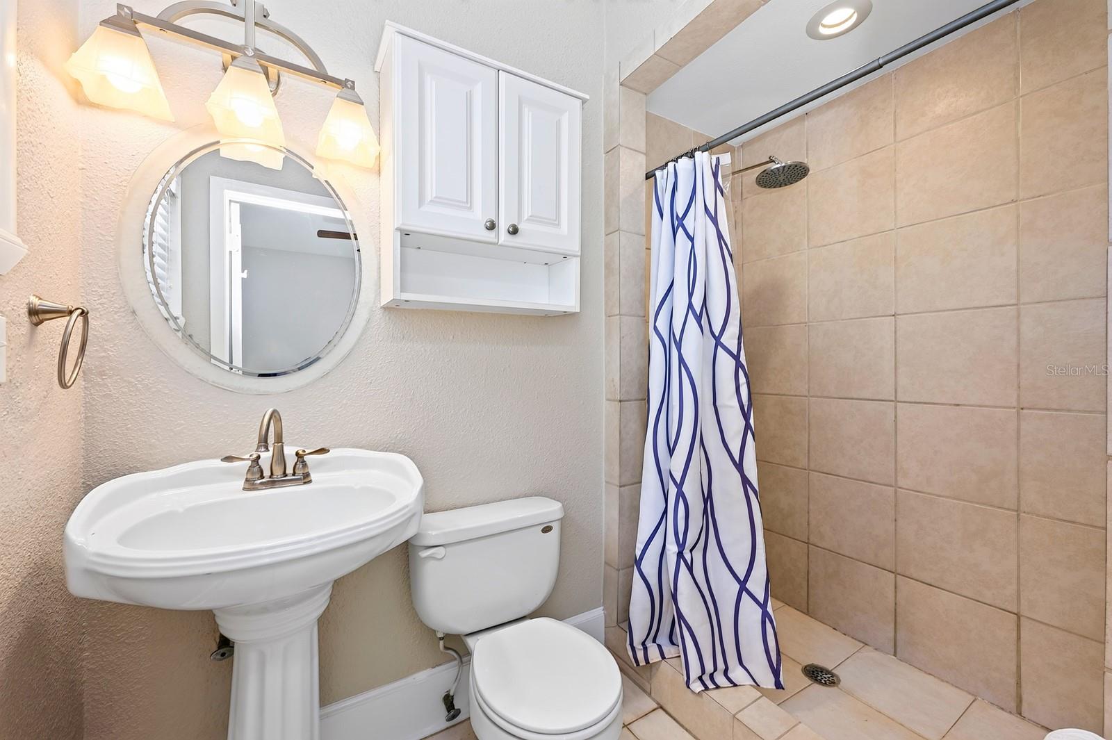 Third full/en-suite bath.