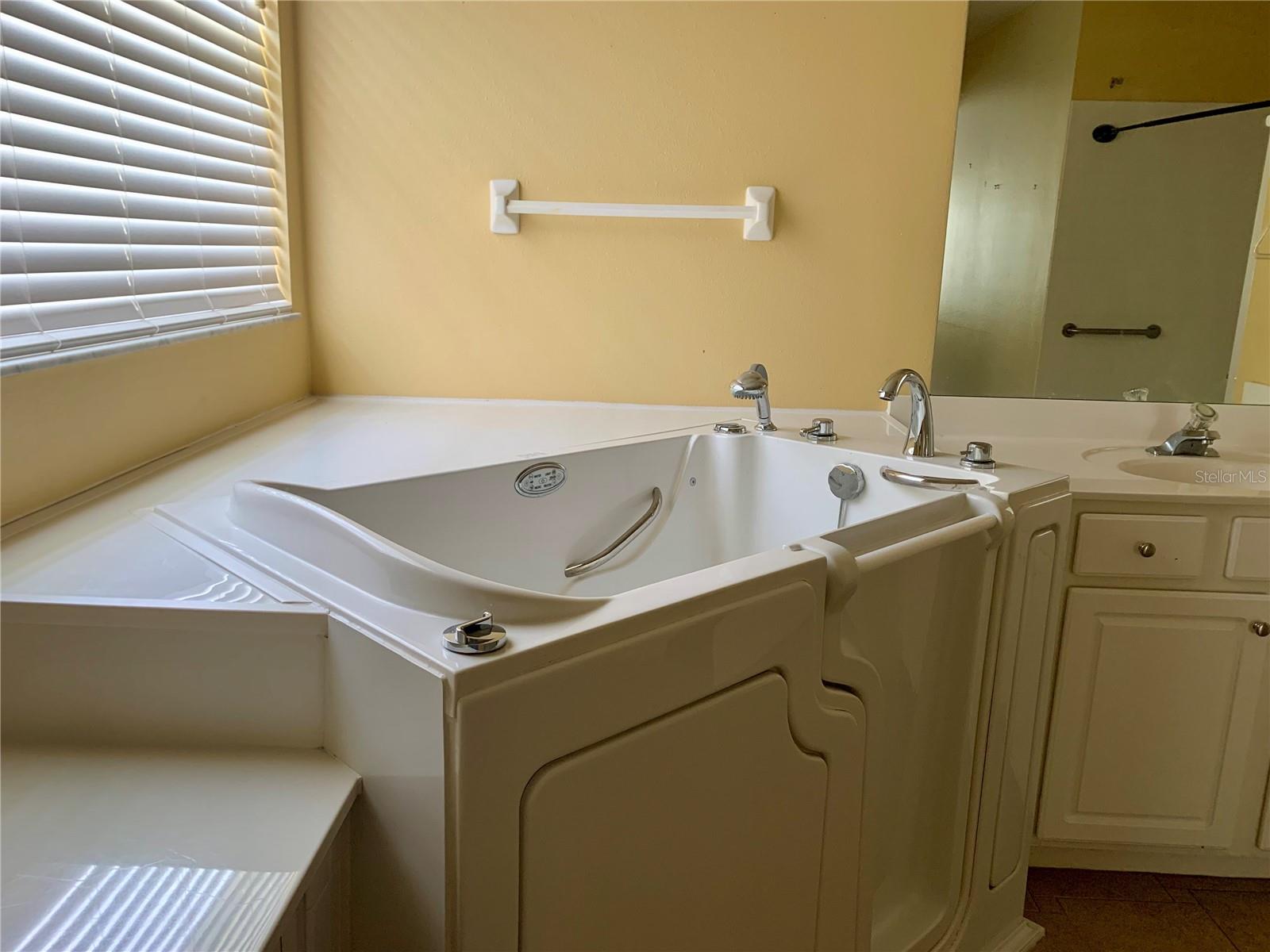 HYDRO SPA WHIRPOOL