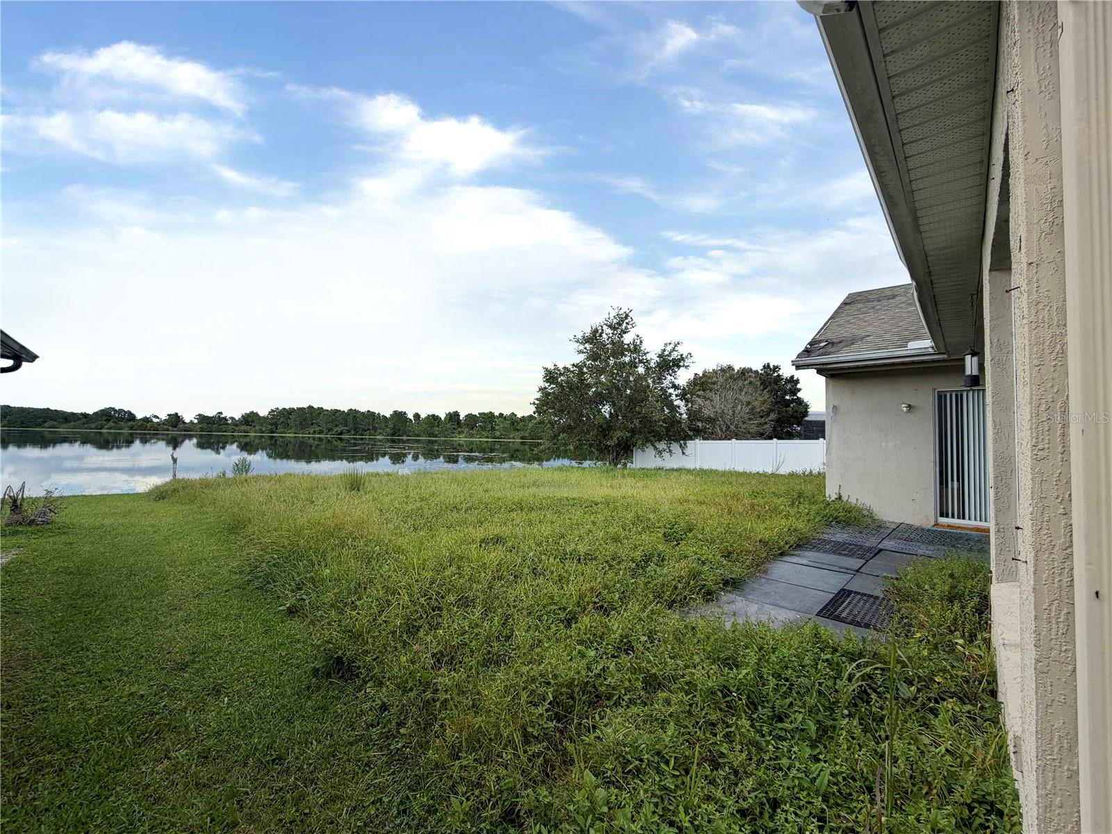 Spacious Backyard Spacious Backyard